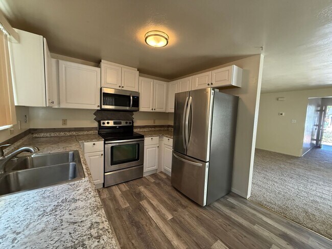 Building Photo - Adorable single story home in Sparks
