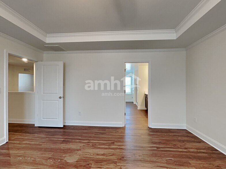 Building Photo - 5220 Valor Dr