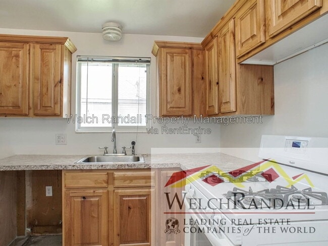 Building Photo - 868 W 4400 S