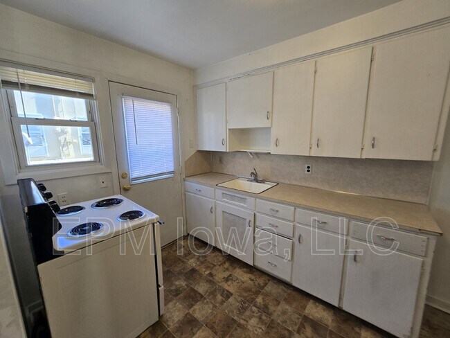 Building Photo - 235 Madison St