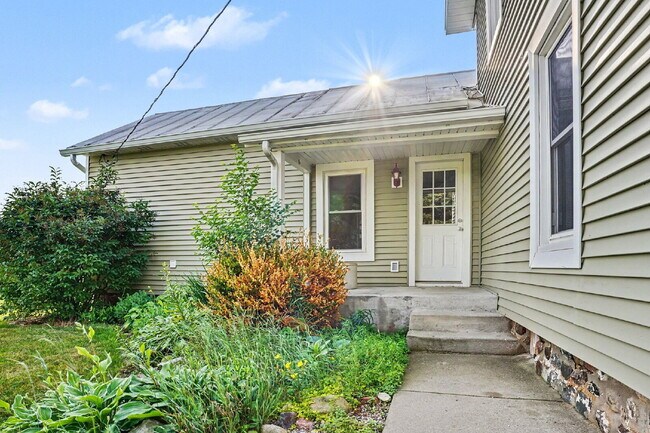 Building Photo - Updated farmhouse with privacy and views