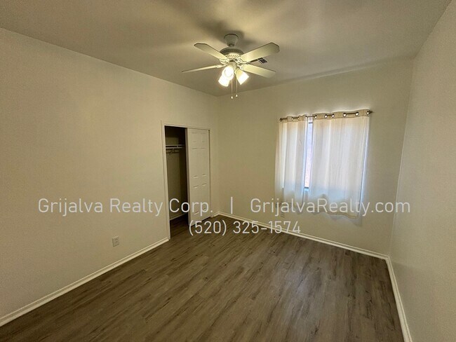Building Photo - 182 E Corte Rancho Dorada