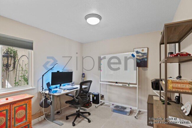 Building Photo - 652 St Ives Ct