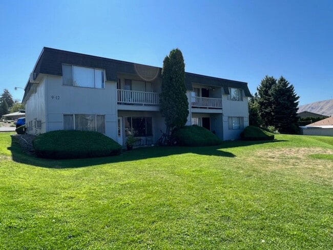 Building Photo - Pet-friendly two-bedroom!