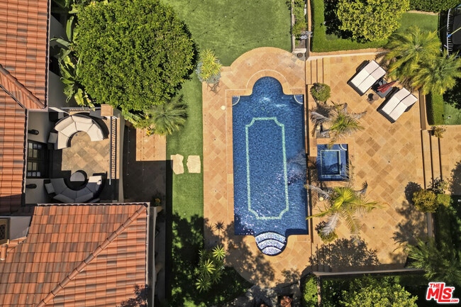 Building Photo - 4718 White Oak Ave