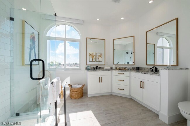 Building Photo - 1540 Clermont Dr