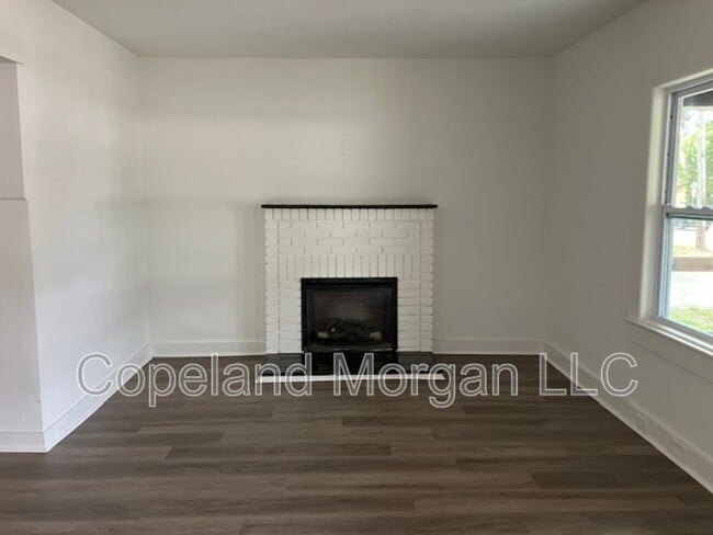 Building Photo - 1934 30th Ave N