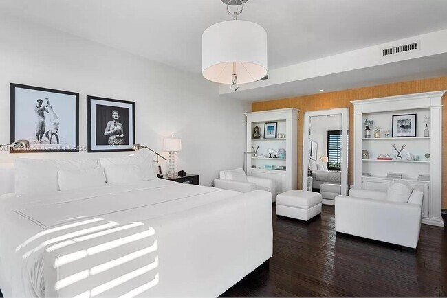 Building Photo - 6101 Laguna Dr W