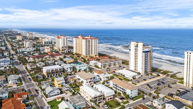 Building Photo - Modern 2 Bed 2 Bath. Only 1 Block Away from Jacksonville Beach. Pet Friendly