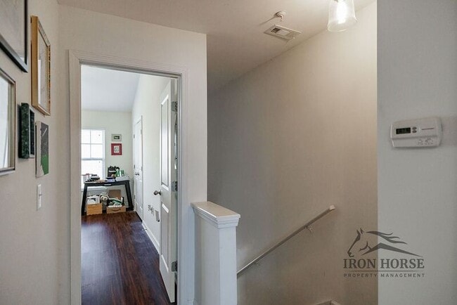 Building Photo - 1035 Barnett Shoals Rd