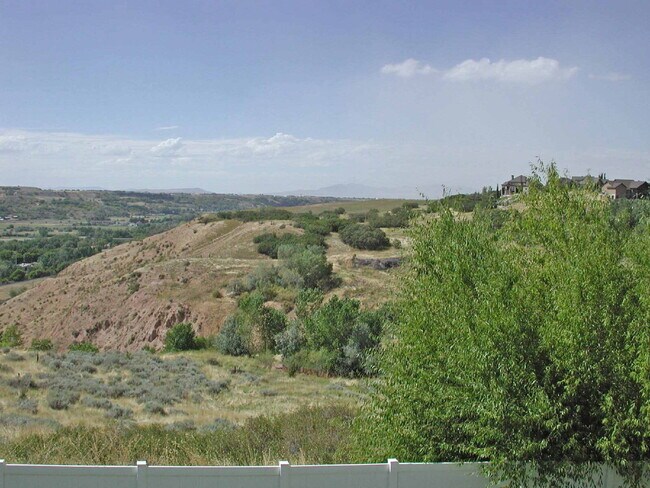 Building Photo - 4-Bed, 3.5 Bath Home with Scenic Views in South Ogden