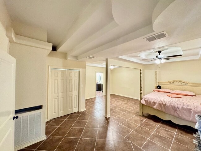 Building Photo - 111 Larga Vista Dr