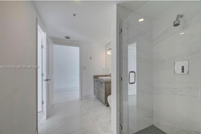 Building Photo - 400 Sunny Isles Blvd