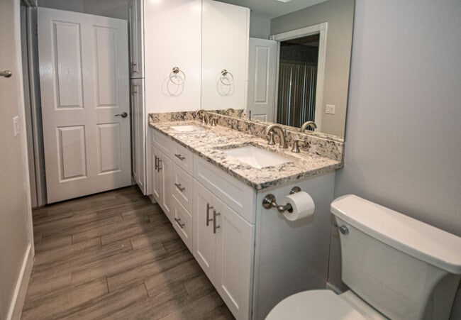 Building Photo - 3604 Pin Oak Ct