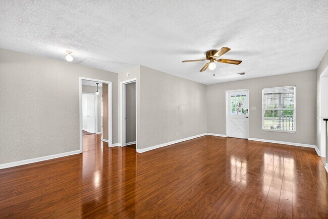 Building Photo - 18140 Oakdale Rd