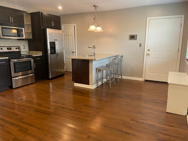 Living room/kitchen/dining - 2576 Sherman Ave NW