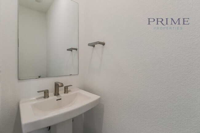 Building Photo - Large New Build in Pflugerville!