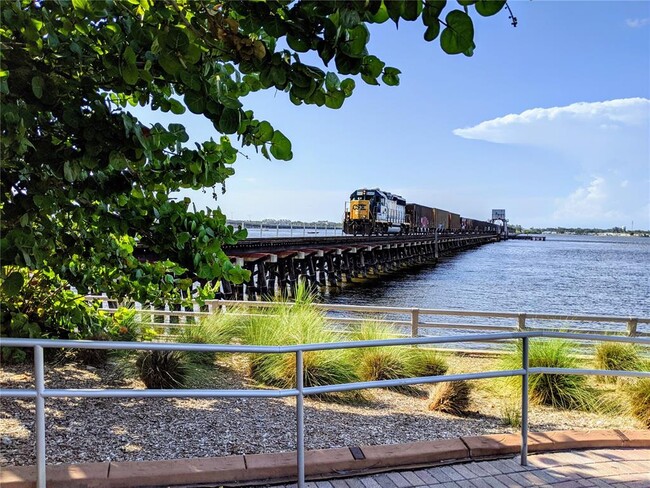 Building Photo - 3963 Lake Bayshore Dr