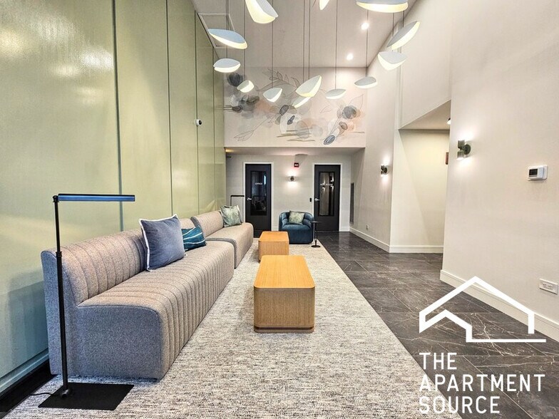 Building Photo - 1365 N Dearborn St