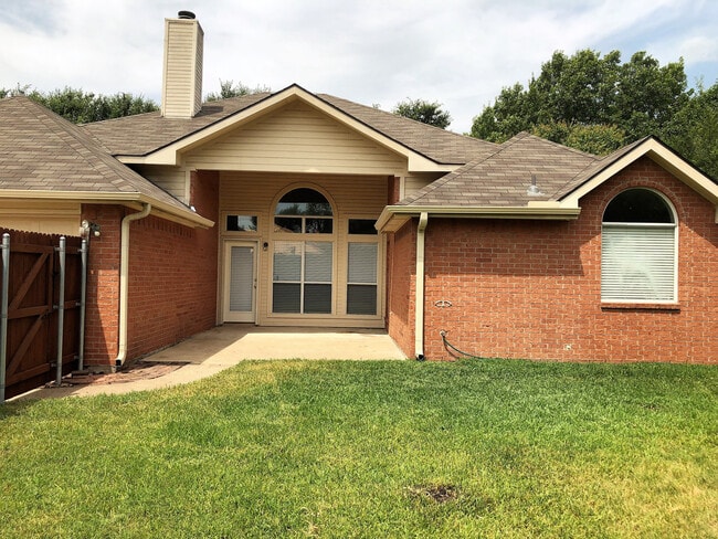 Building Photo - Incredible Home!