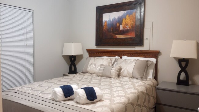Bedroom #2 Queen Bed, Smart TV, Ceiling Fan Light, Dresser, Closet, Lamps, & Full Bathroom in Hall - 2901 Westgate Dr