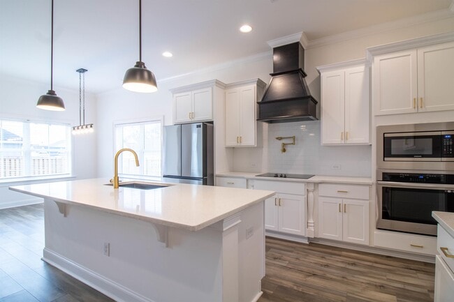 Building Photo - 83 Ivy Lp