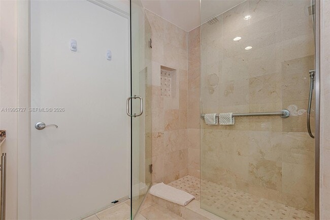 Building Photo - 1000 South Pointe Dr