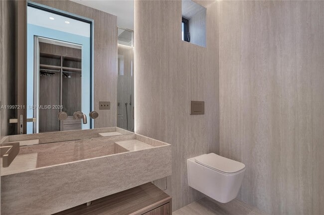 Building Photo - 1045 W 47th Ct