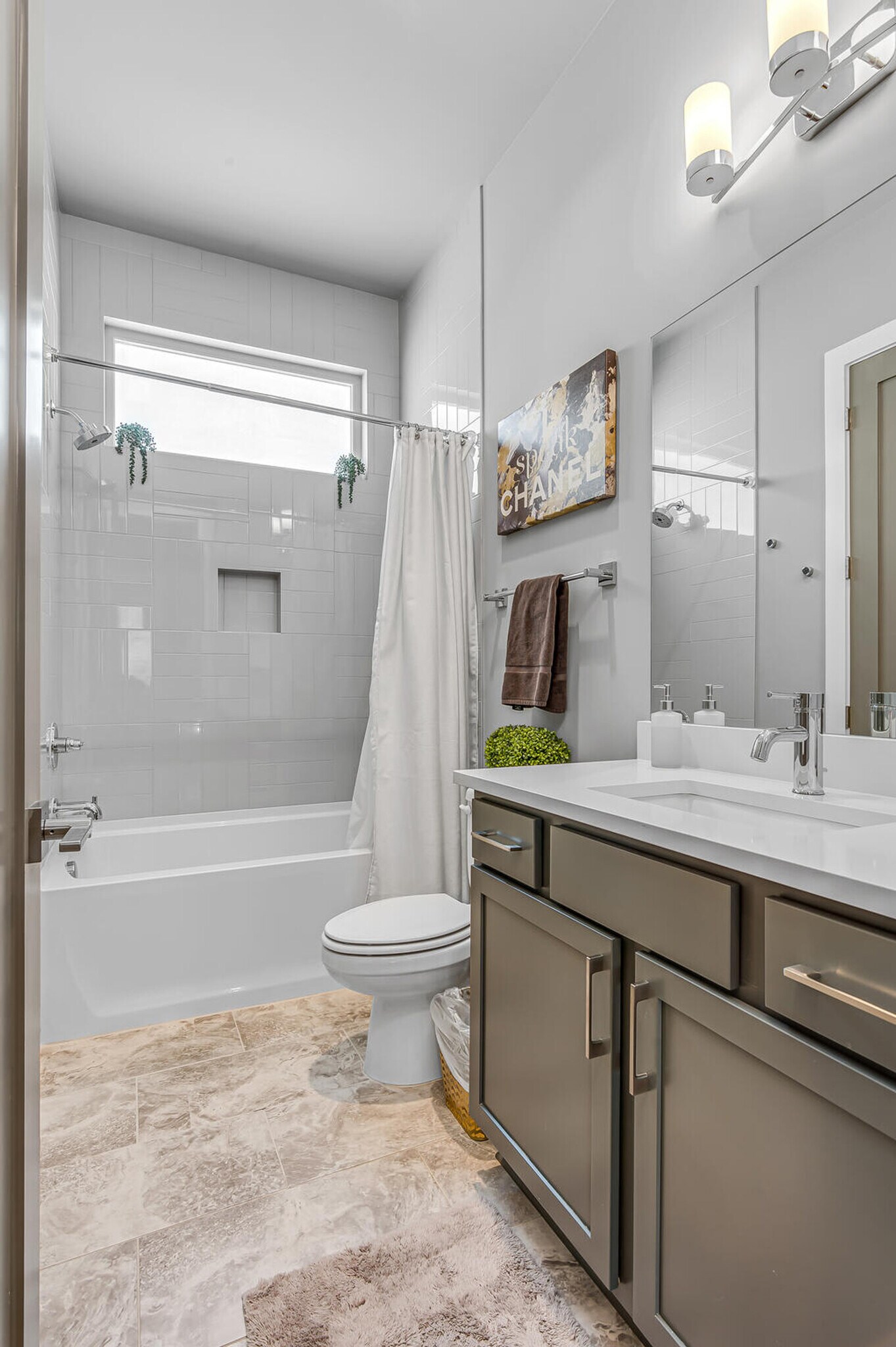 Building Photo - 970 Youngs Ln