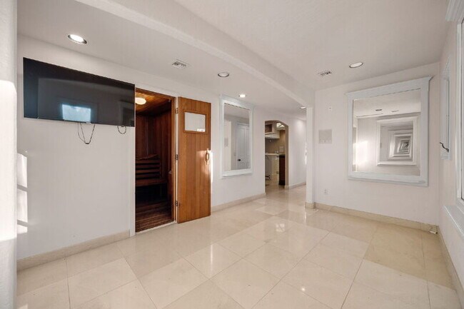 Building Photo - 18714 Bernardo Trails Dr