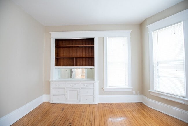 Building Photo - 2728 N Murray Ave