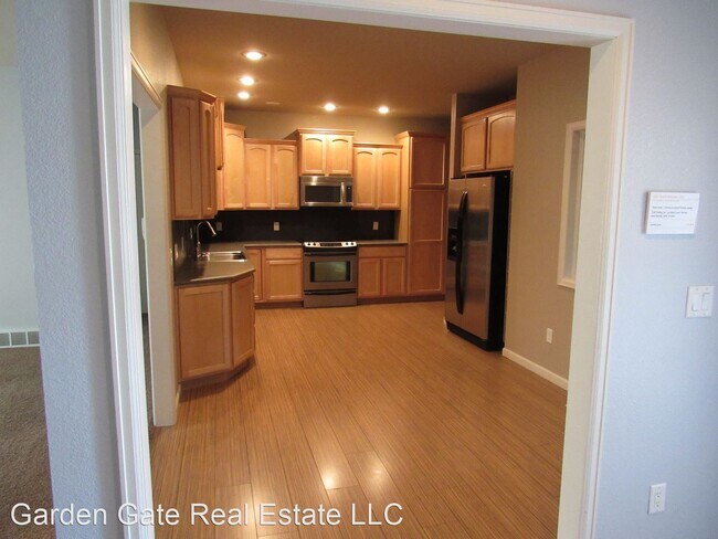 Building Photo - 3 br, 2 bath House - 841 Recluse