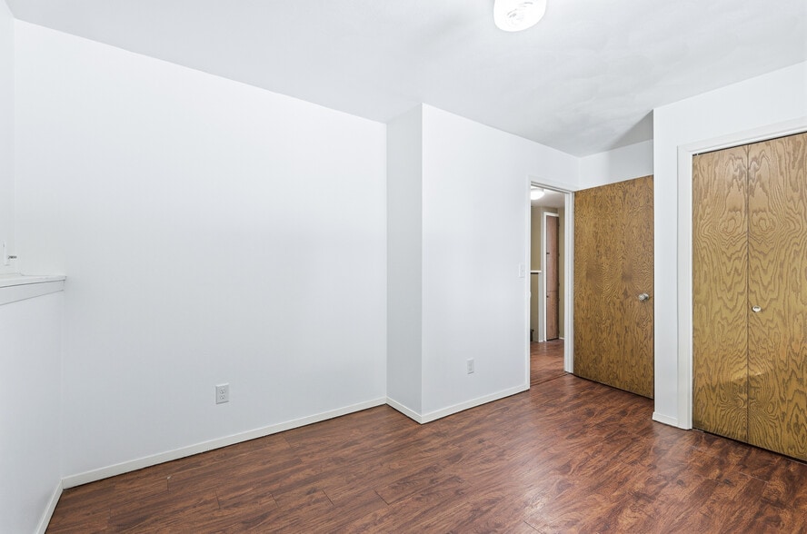 Building Photo - 809 W Ridgeview Dr