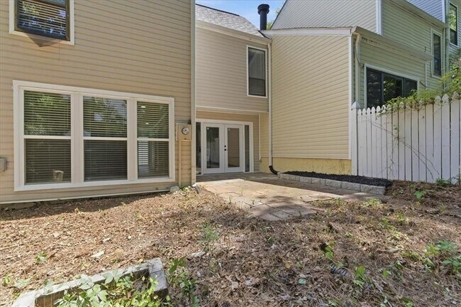 Building Photo - 2696 Greentree Dr SE