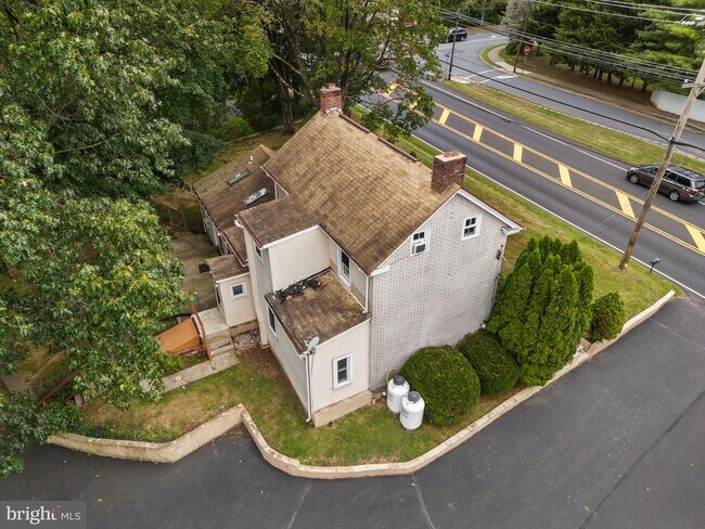 Building Photo - 158 W Butler Ave