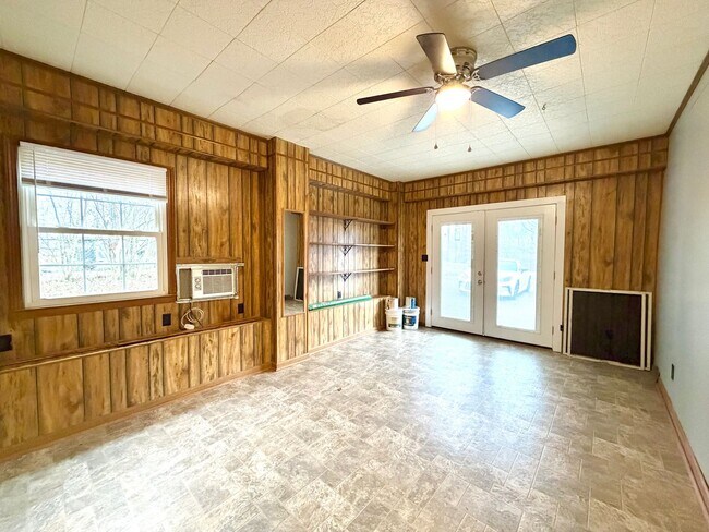 Building Photo - 838 Potters Ln