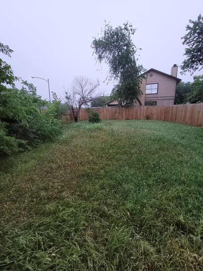 Building Photo - DOVE SPRINGS DELIGHT - RENOVATED  2/2 DUPL...