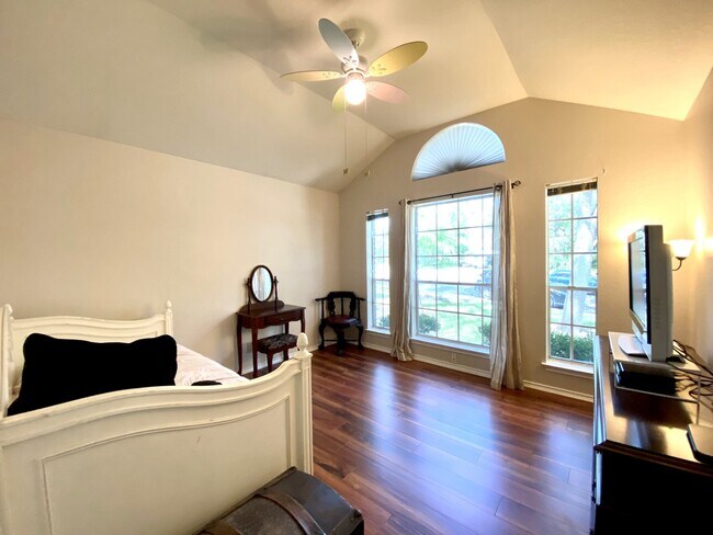 Building Photo - 13706 Morningbluff Dr