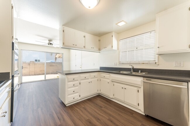 Building Photo - Charming 4-bedroom Single Story Newbury Park Home