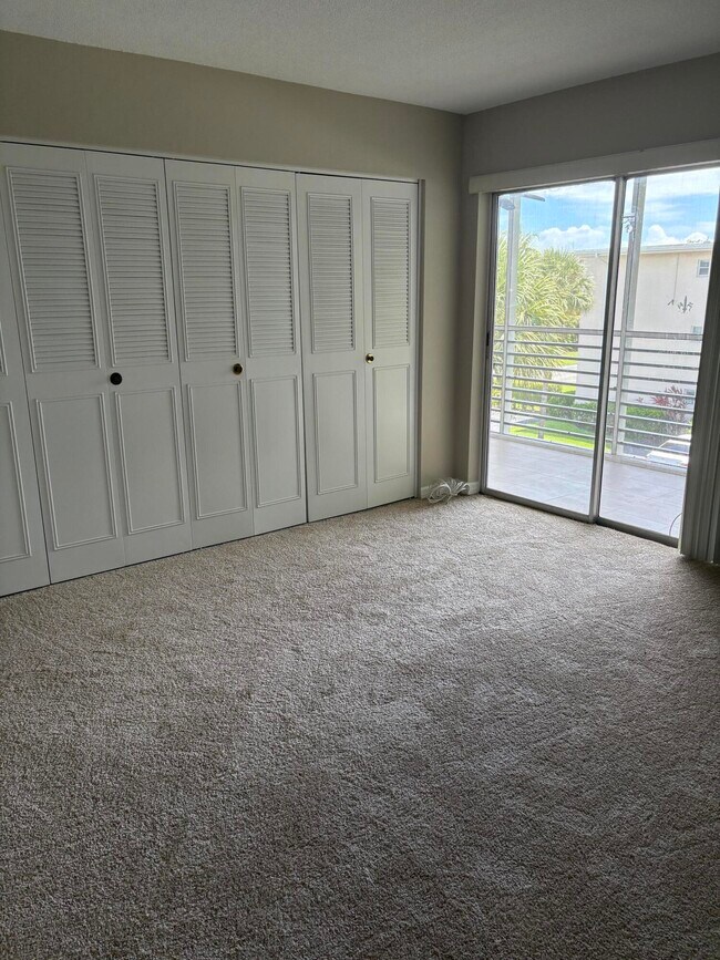 Building Photo - 2770 Garden Dr S