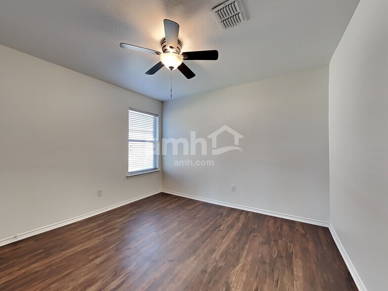 Building Photo - 102 Independence Tr
