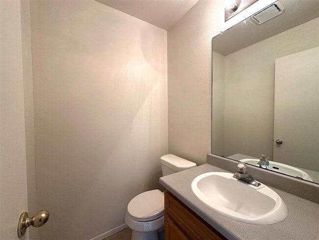 Building Photo - 2203 Creekside Ln