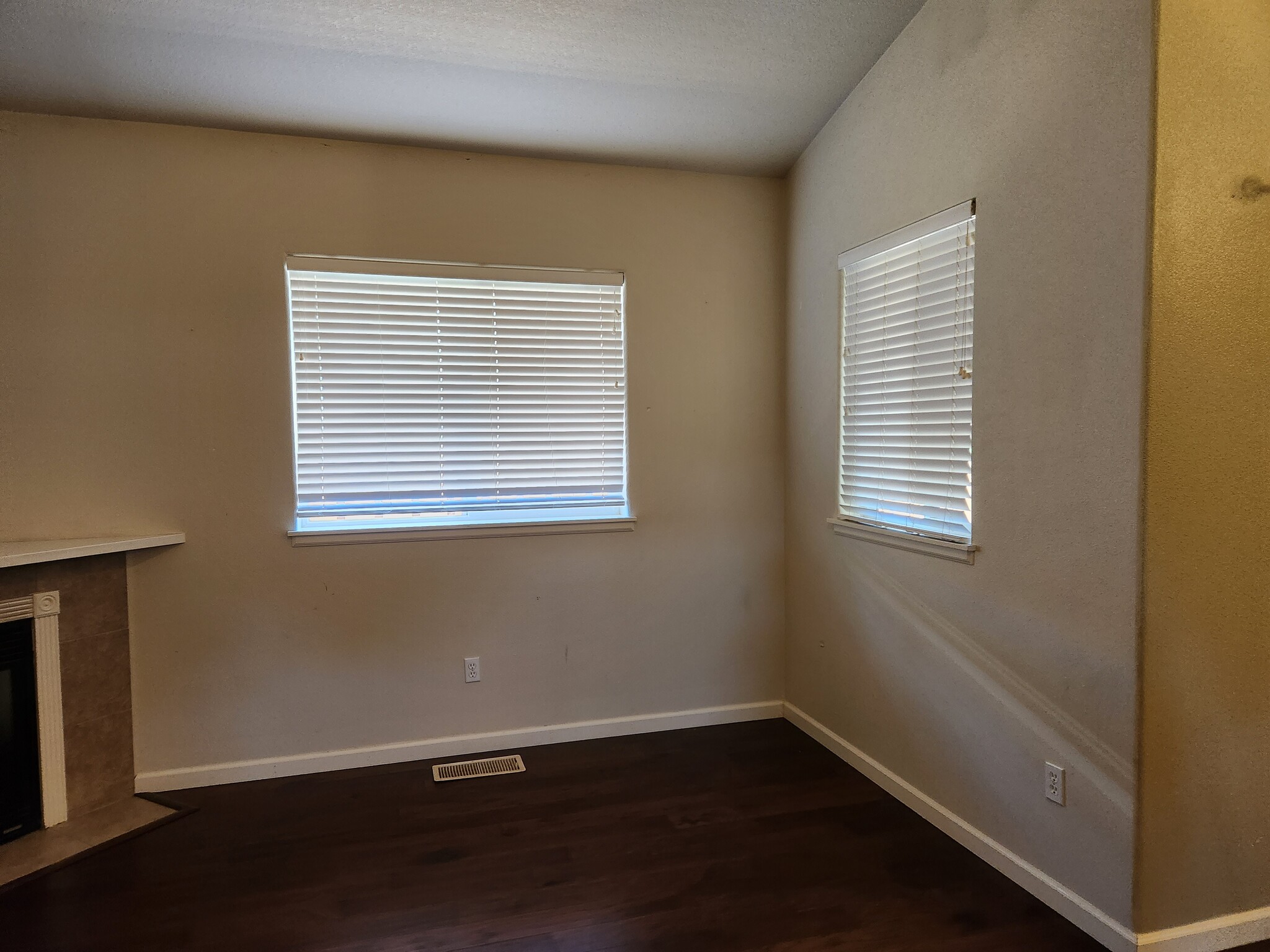 Building Photo - 1586 NE Grandhaven Dr
