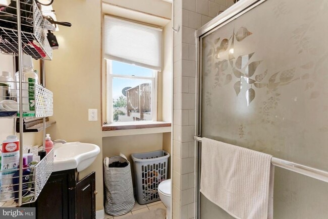 Building Photo - 1116 Monroe St NW