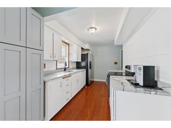 Building Photo - 237 Motel Ave