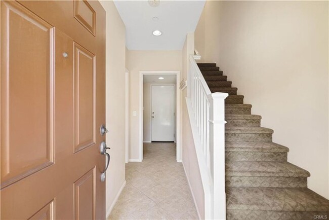 Building Photo - Beautifully Upgraded 3 Bedroom Townhome in...