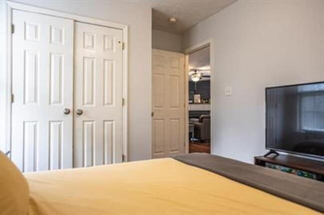 Building Photo - 475 Northview Dr
