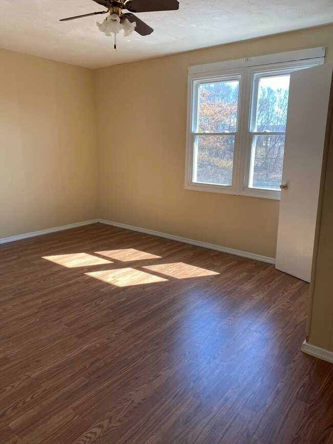 Building Photo - Single Family Home, Valley View School District, Gas heat, Private off Street Parking