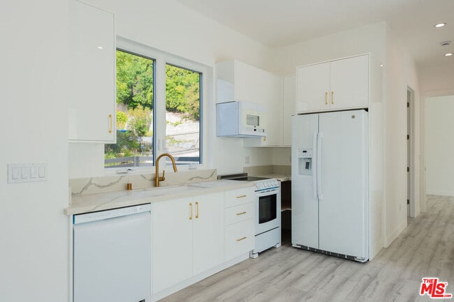 Building Photo - 4724 El Caballero Dr