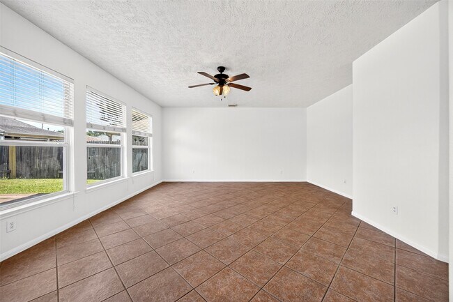 Building Photo - 19246 Hopeview Ct